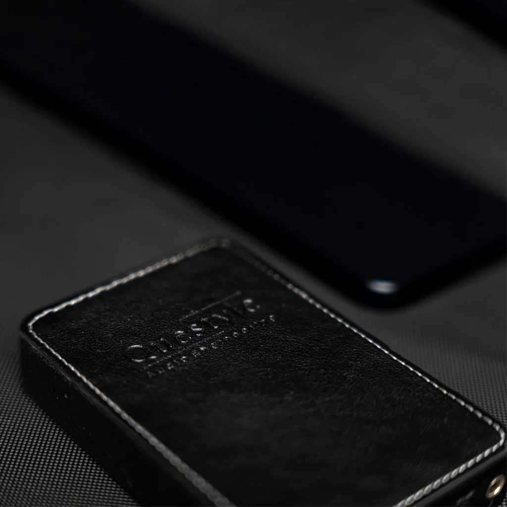 Questyle - CMA18 Portable Leather Case