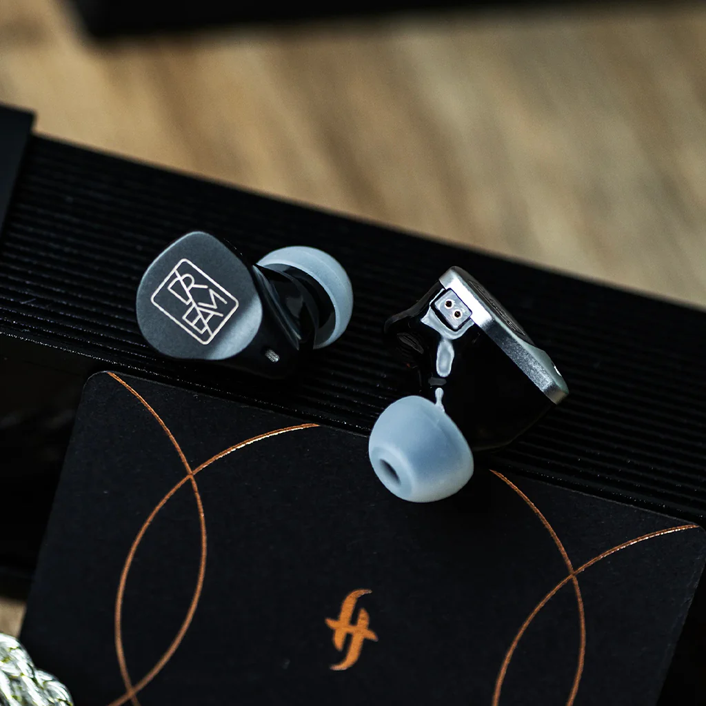 SIMGOT EM10 1DD+8BA+1PZT Hybrid IEM - Image 4